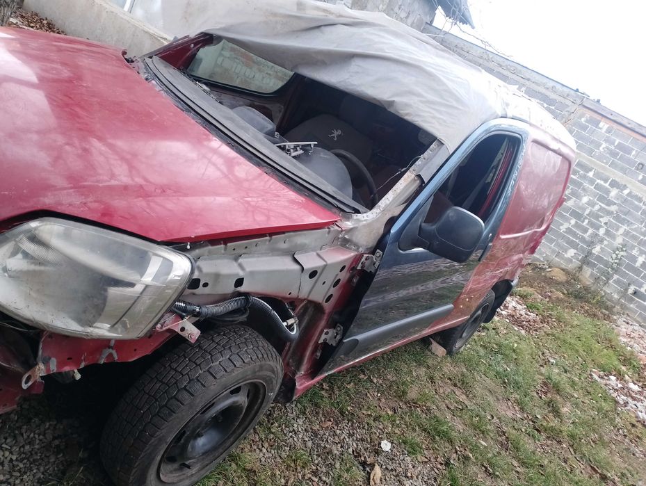 Пежо партнер після дтп