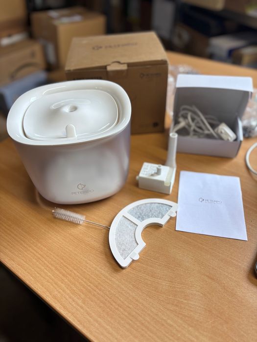 Fontanna dla kota z bezprzewodową pompą wodną 2 l