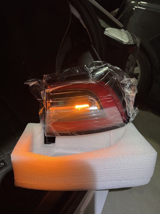 Задній фонар L/R (стоп) Тесла 3/Tesla 3 америка жовтий поворот