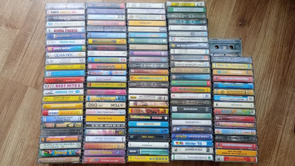 Zastaw 110 kaset magnetofonowych