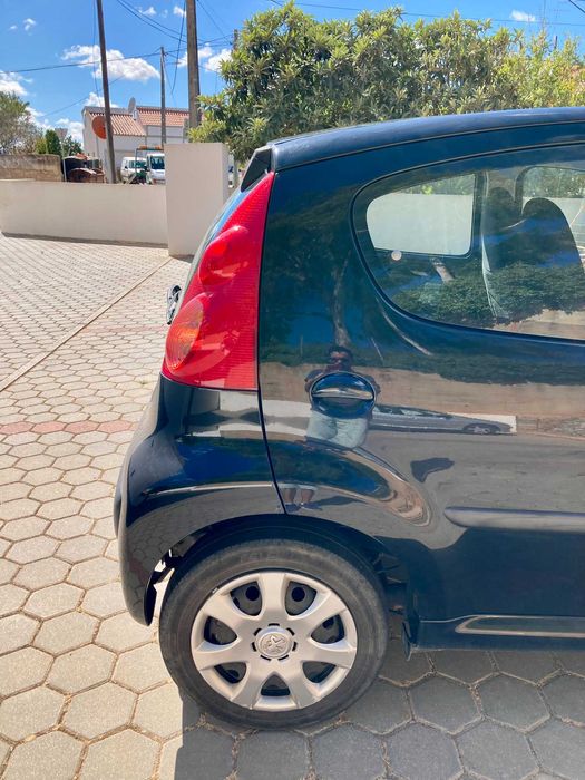 Peugeot 107 em excelente estado geral, económico, fiável
