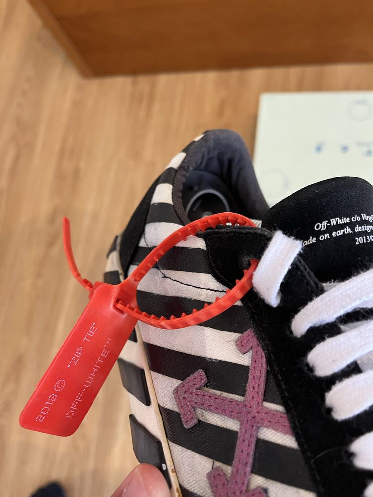 Off-White Vulcanized Low