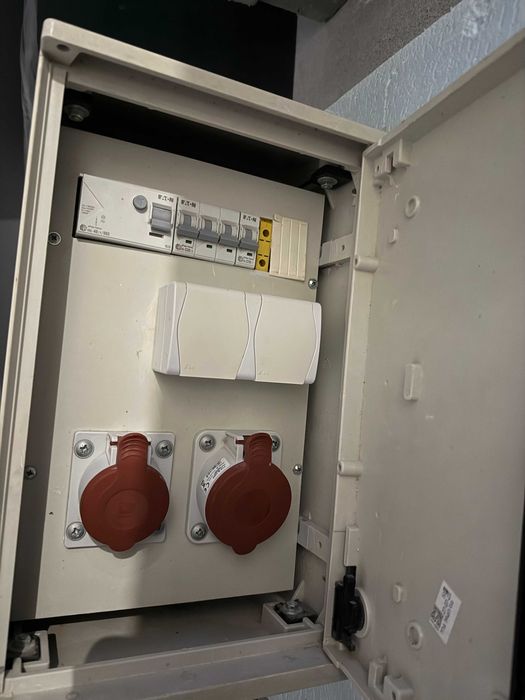 Rozdzielnia budowlana Skrzynka Elektryczna Erbetka Po Budowie Emiter