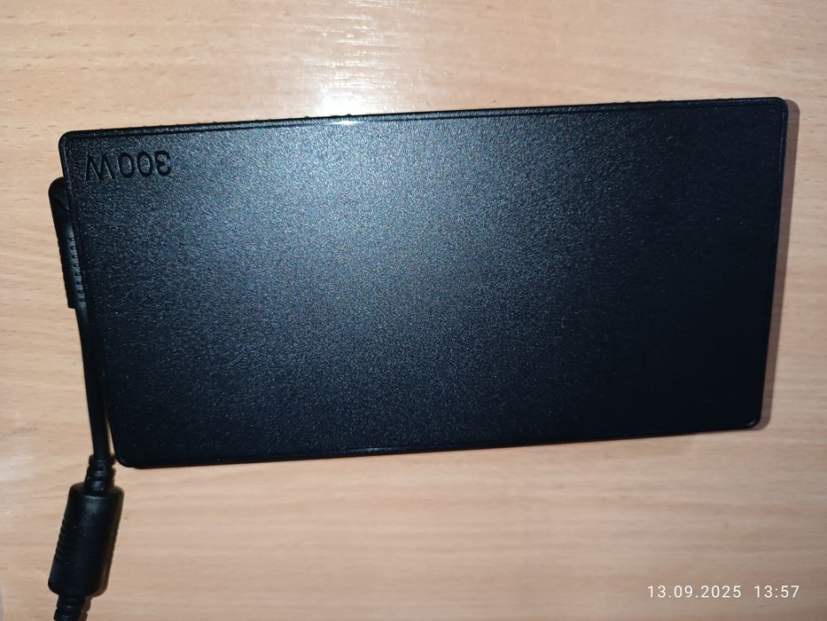 Зарядка для ноутбука 300W (несправна, на запчастини)