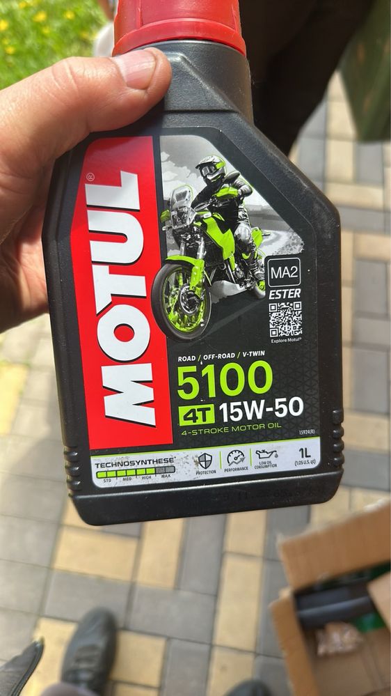 Продам масло 15w40 Motul