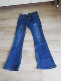 Rozkloszowane jeansy dla dziewczynek.