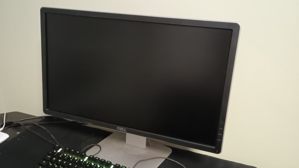 Monitor Dell 23 cale ( 51 x 29 cm)