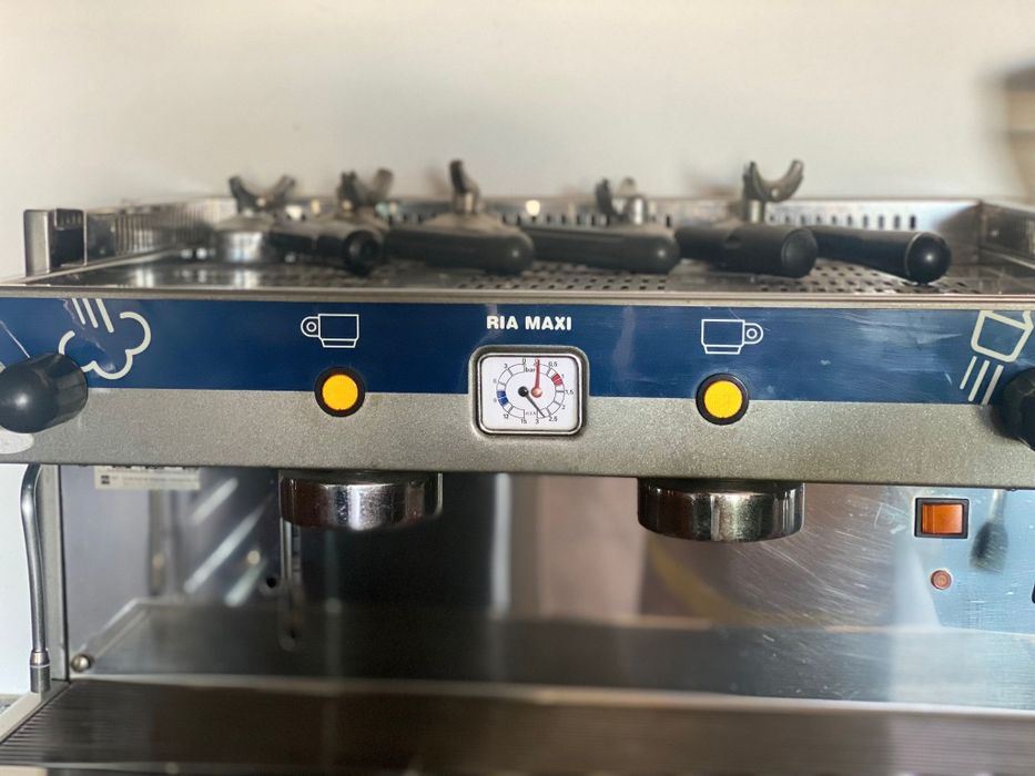 Máquina de café industrial Fiamma Ria Maxi 2 saídas + moinho de café F