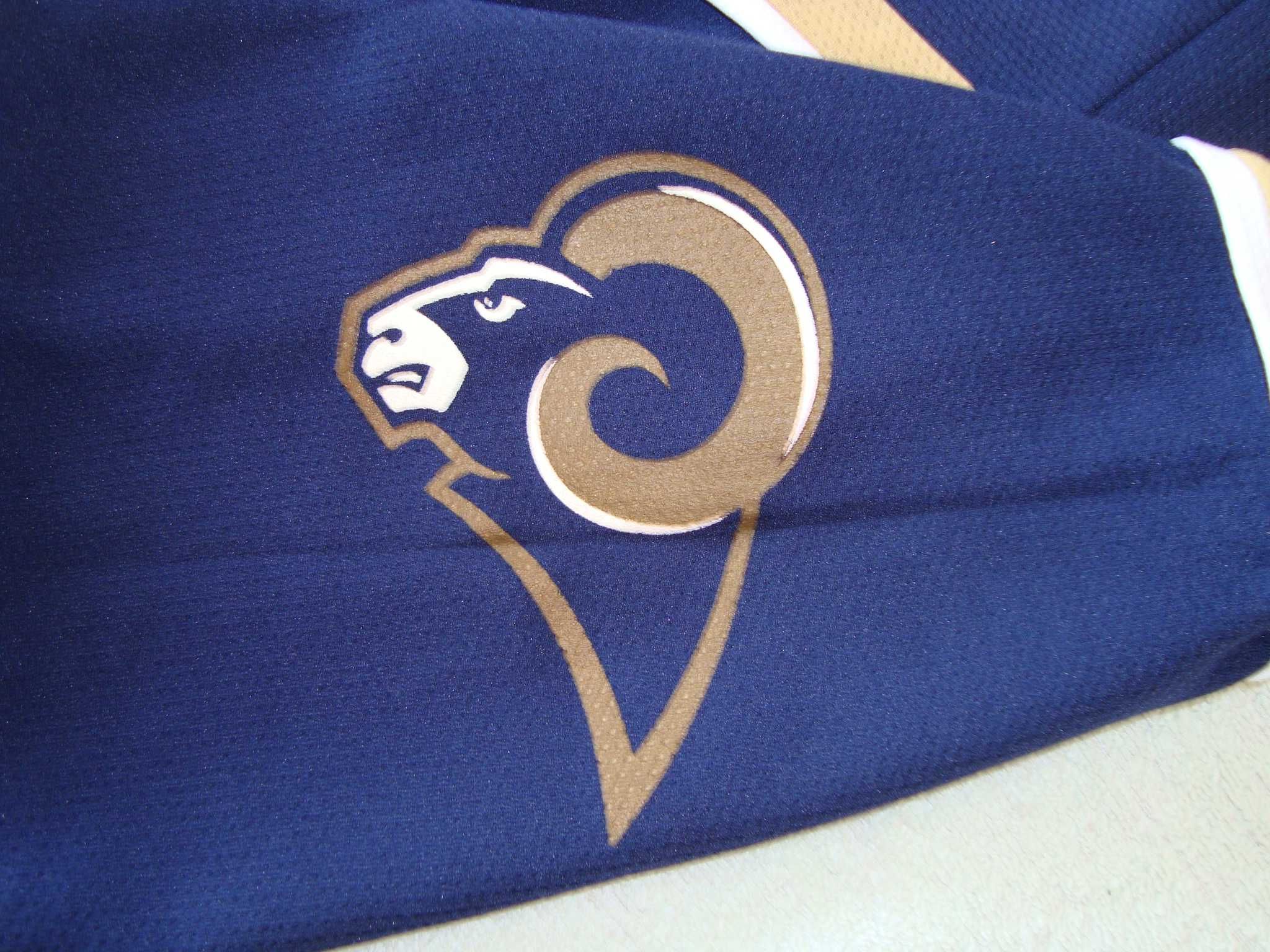 Футболка L.A. RAMS оригинал , новая.