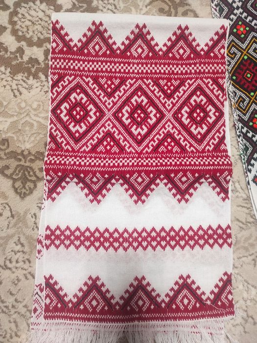 Рушники вишиті низинні. На домотканому полотні.