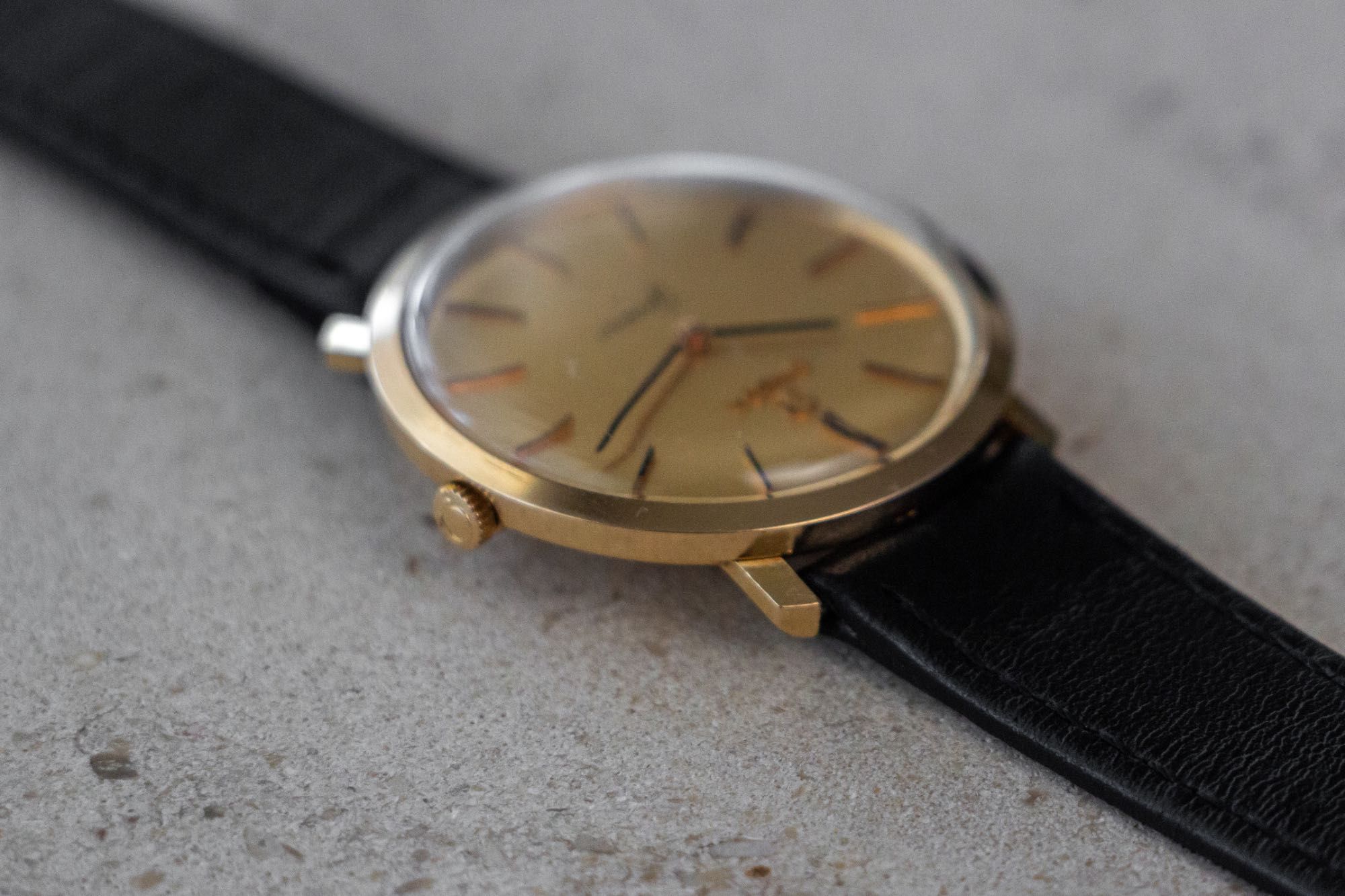 Relógio Omega Genève em ouro