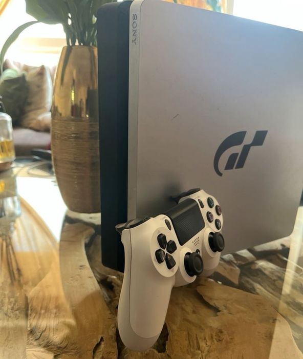 Ps4 slim gt limited Edition