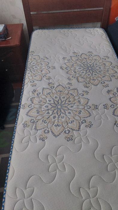 Недавно купленная кровать с ортопедическим матрасом. 190×80