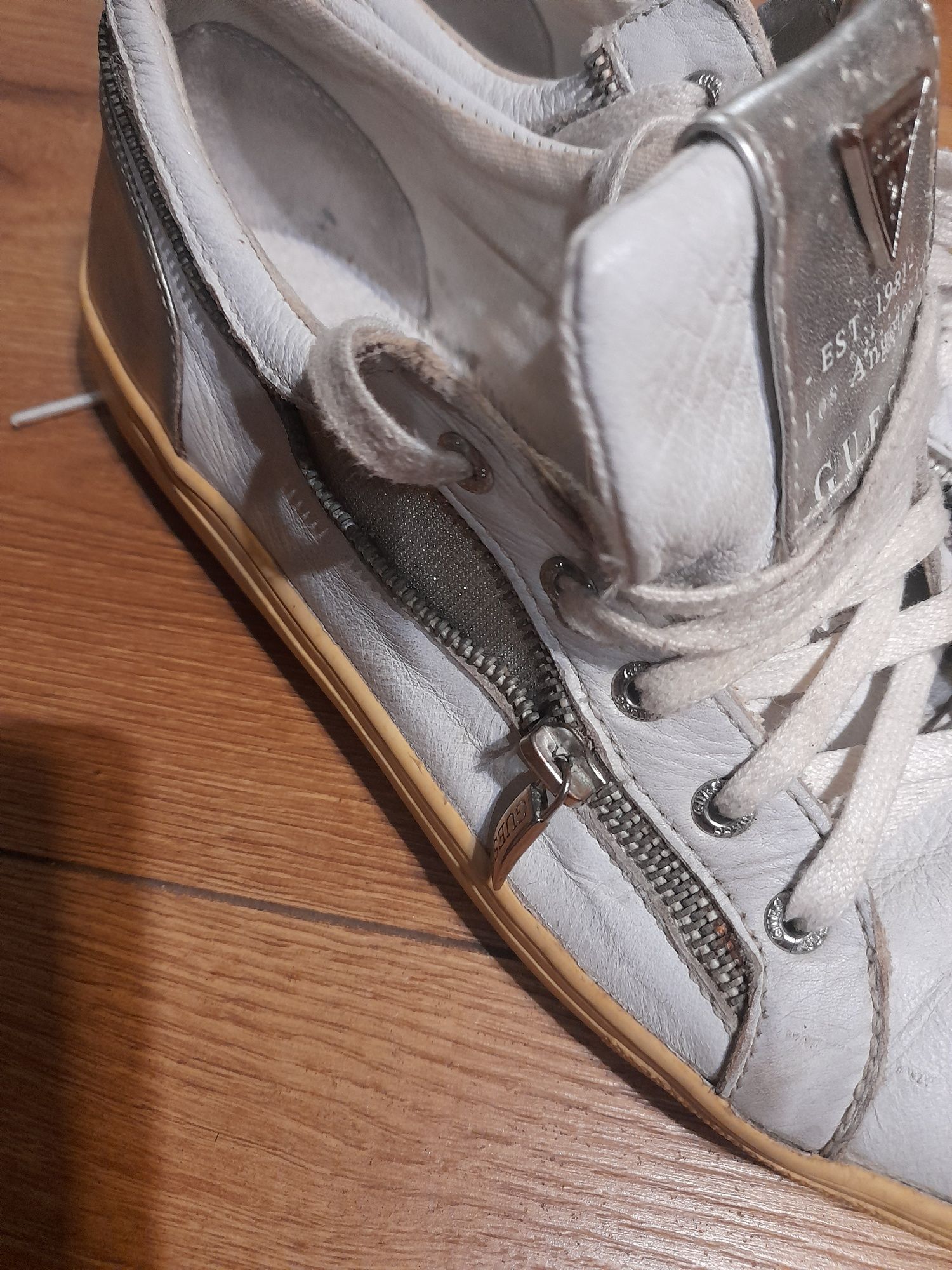 Buty guess            .