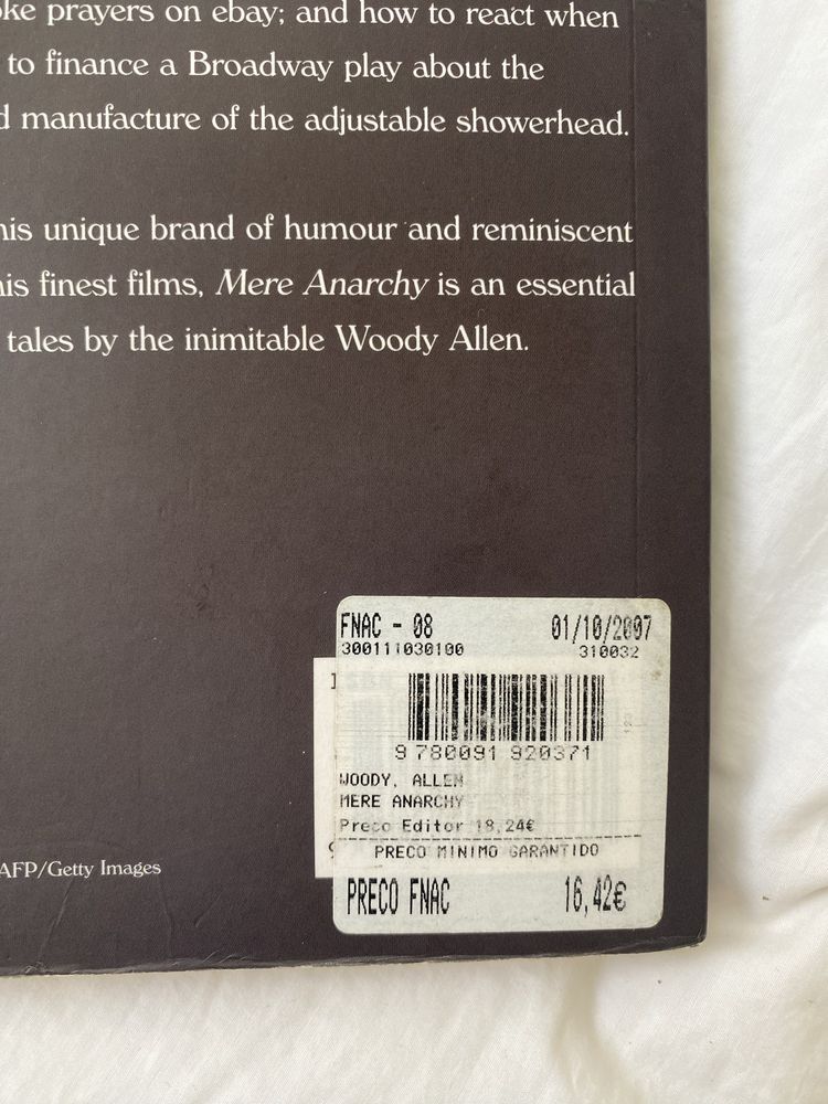 Livro de Woody Allen Mere Anarchy