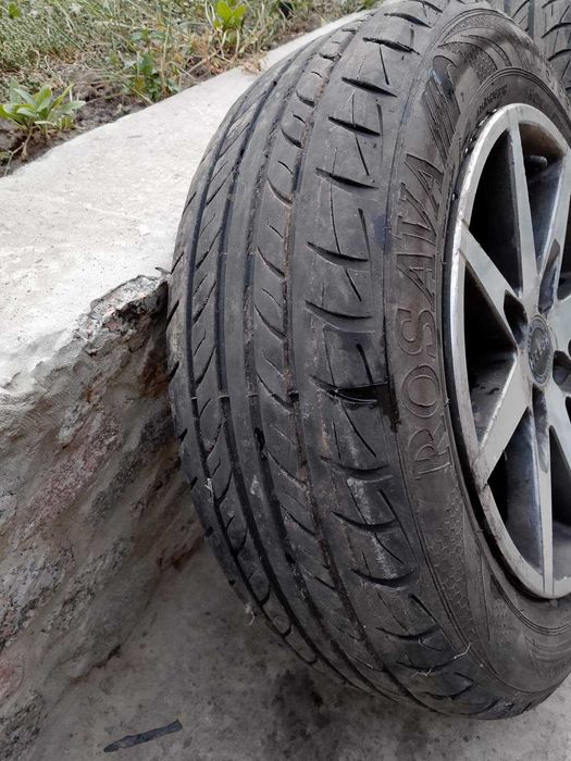 Продам літню резину на титанах r14
