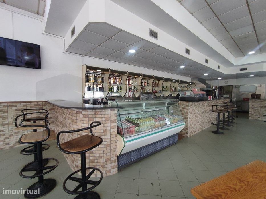 Café/ Snack Bar em zona central de Esgueira para trespasse