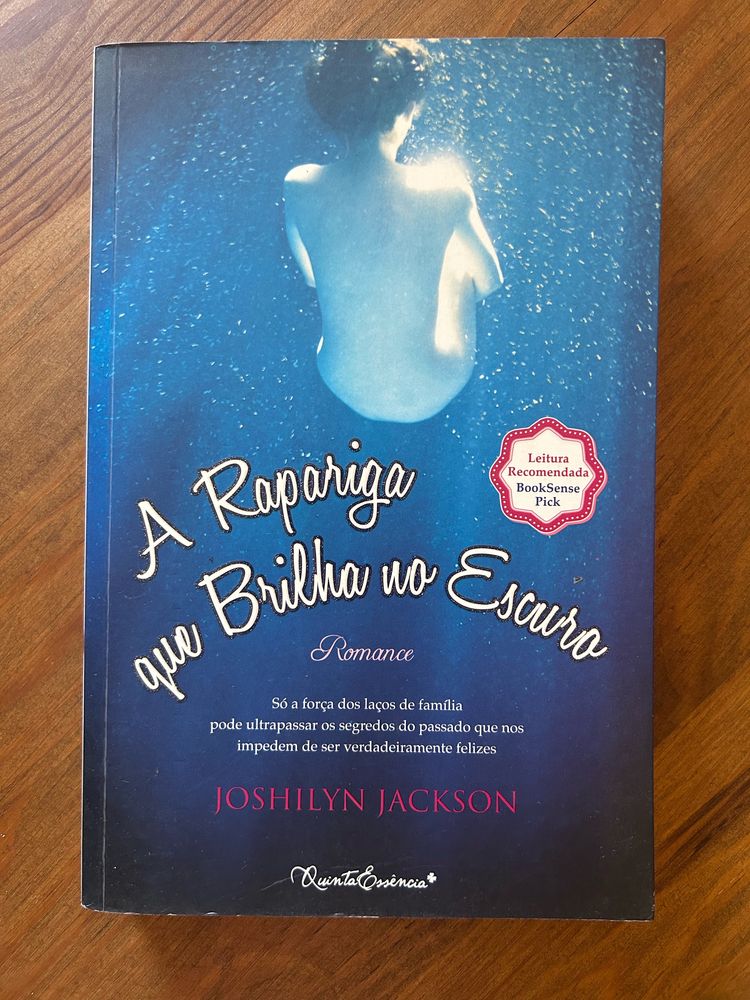 Livro A rapariga que brilha no escuro
