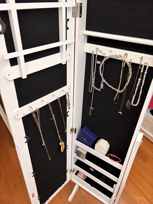 Espelho guarda joias