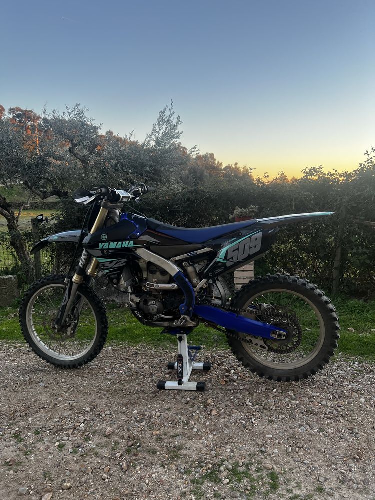 Yamaha yz250f.