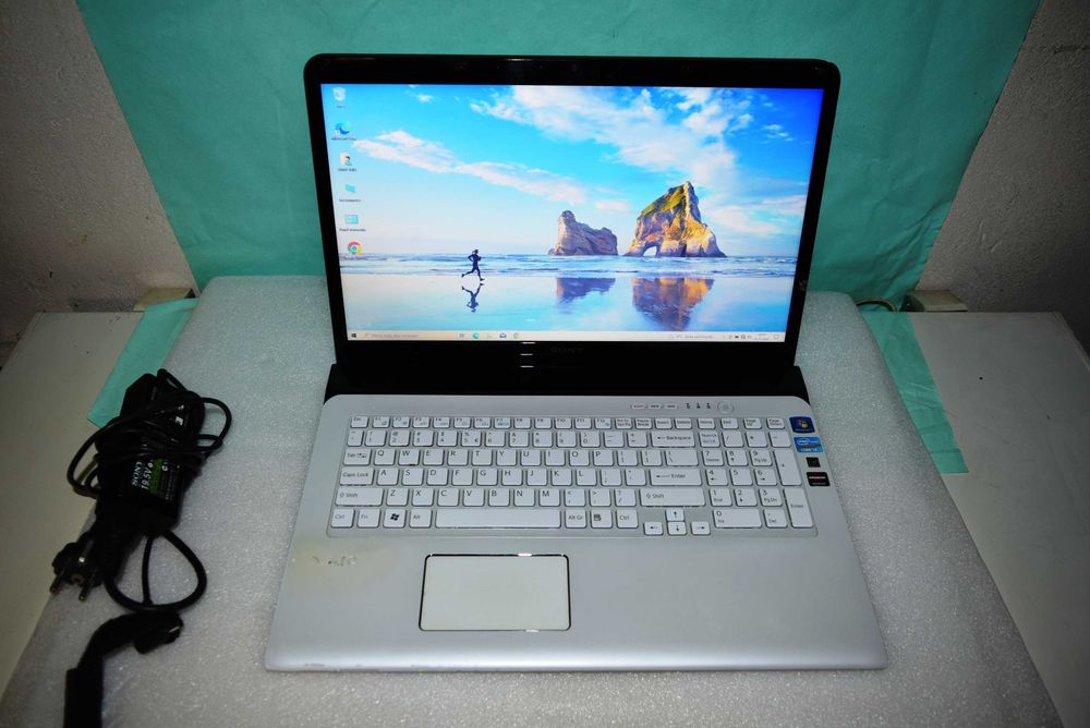 Duży Biały Laptop Sony Vaio SVE1711C5E 17.3" i3/8Gb/250 SSD DVD MŁAWA