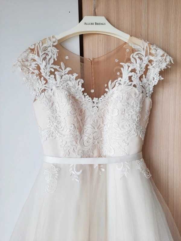 suknia ślubna ivory kremowa rozkloszowana tiulowa sukienka koronkowa
