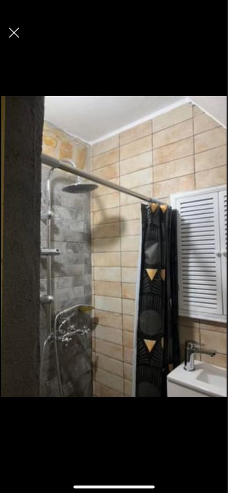 Vende-se pequena e acollhedora casa em cortes do meio