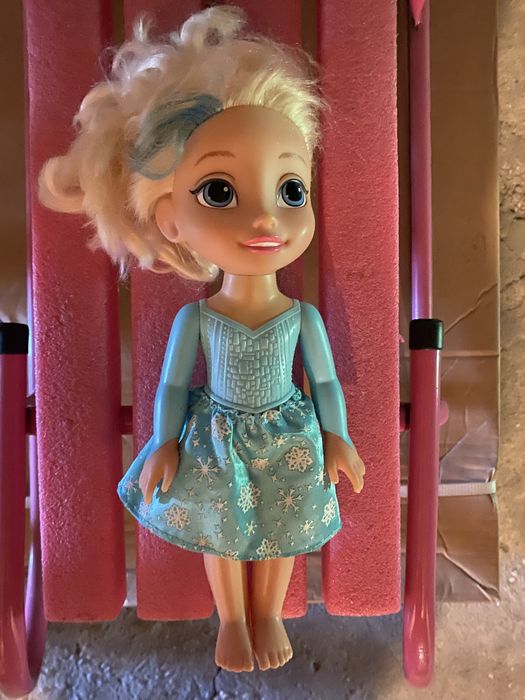 Lalka Elsa w ubraniu