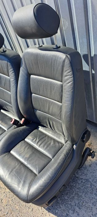 Fotele kanapa czarna skóra Audi A6 C5 Kombi grzane kpl