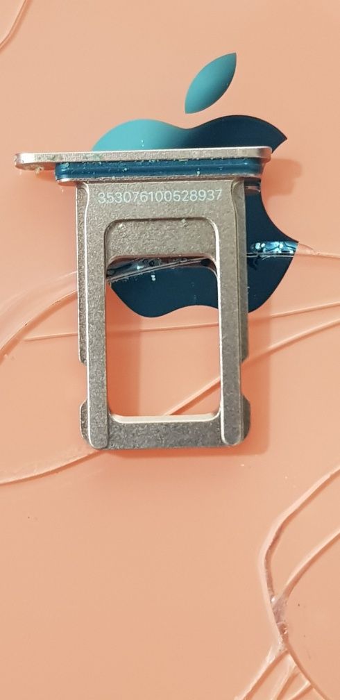 Телефон iPhone Xr на запчасти