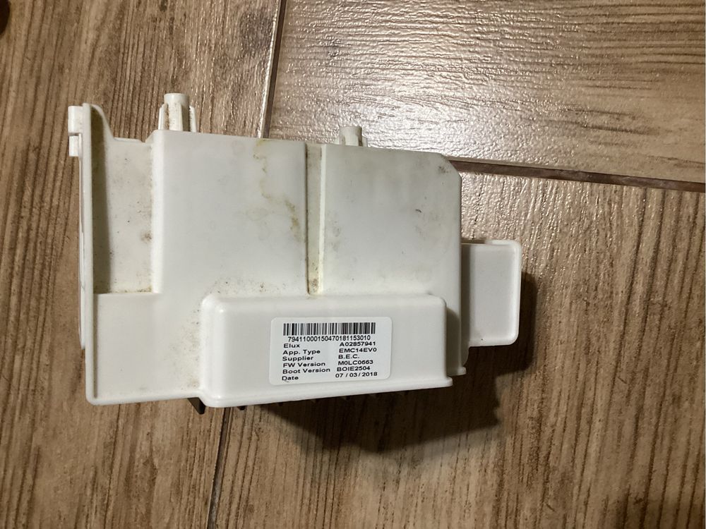 Części do pralki Elektrolux EWT11367VIW ładowana od góry.