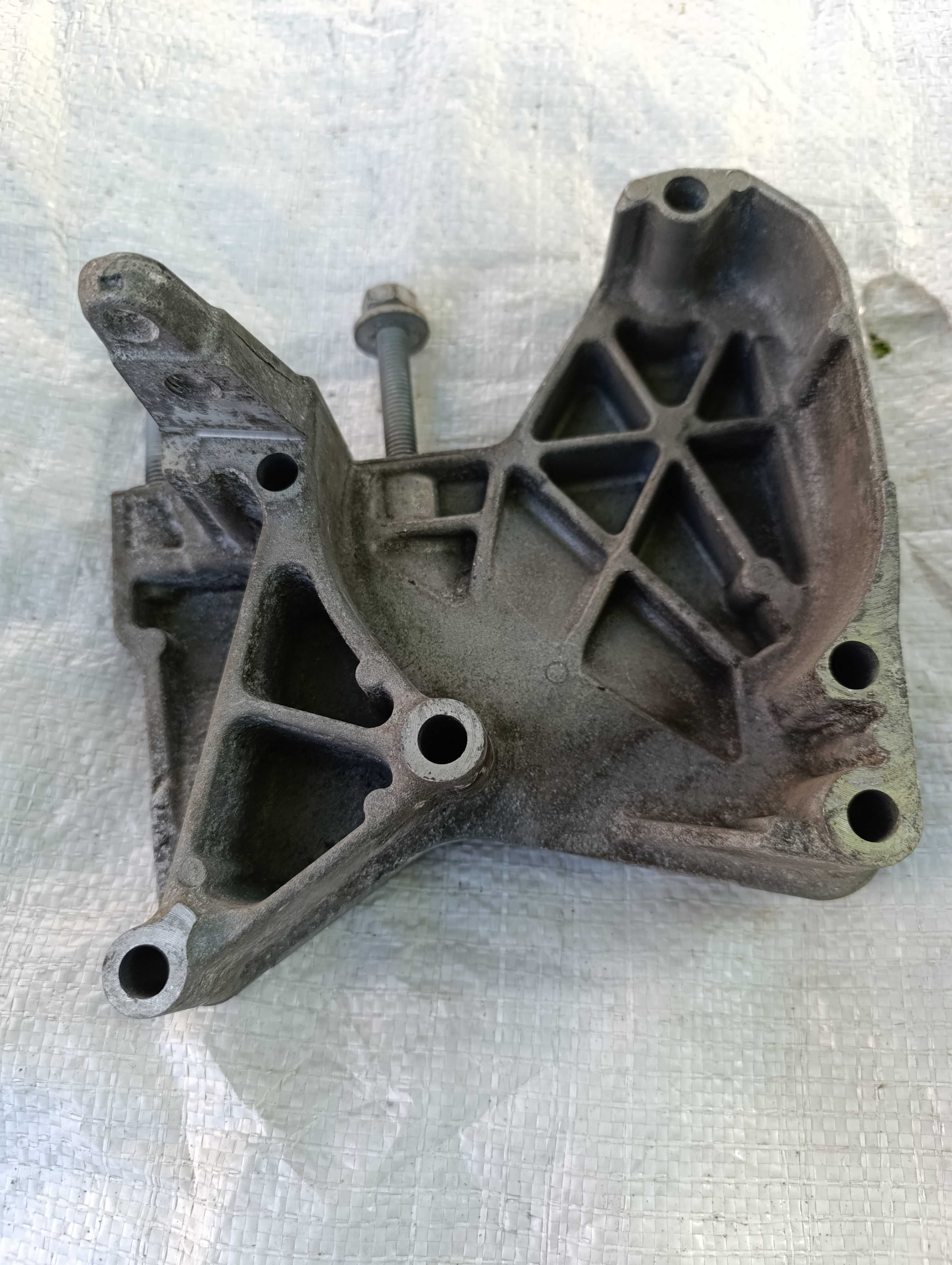 Подушки двигуна та КПП Renault Megane 3, К9К837