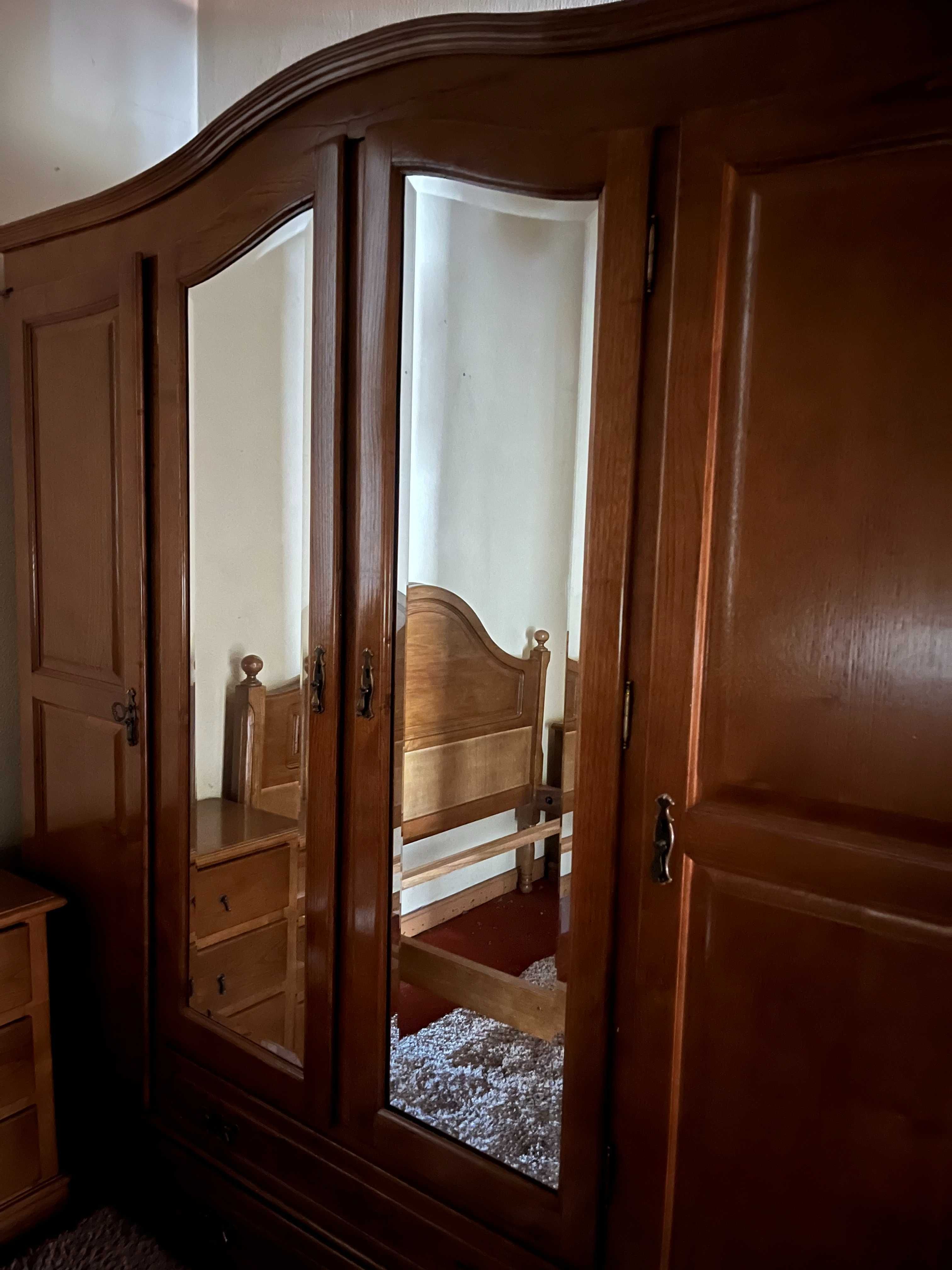 Quarto completo em madeira