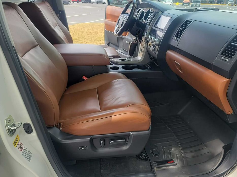 Toyota Sequoia      2014