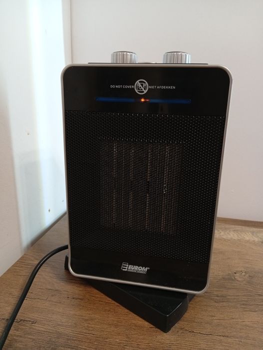 Mała sprawna farelka grzejnik elektryczny