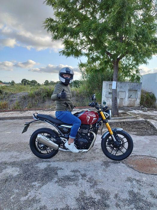 Moto Triumph 400 speed como nova