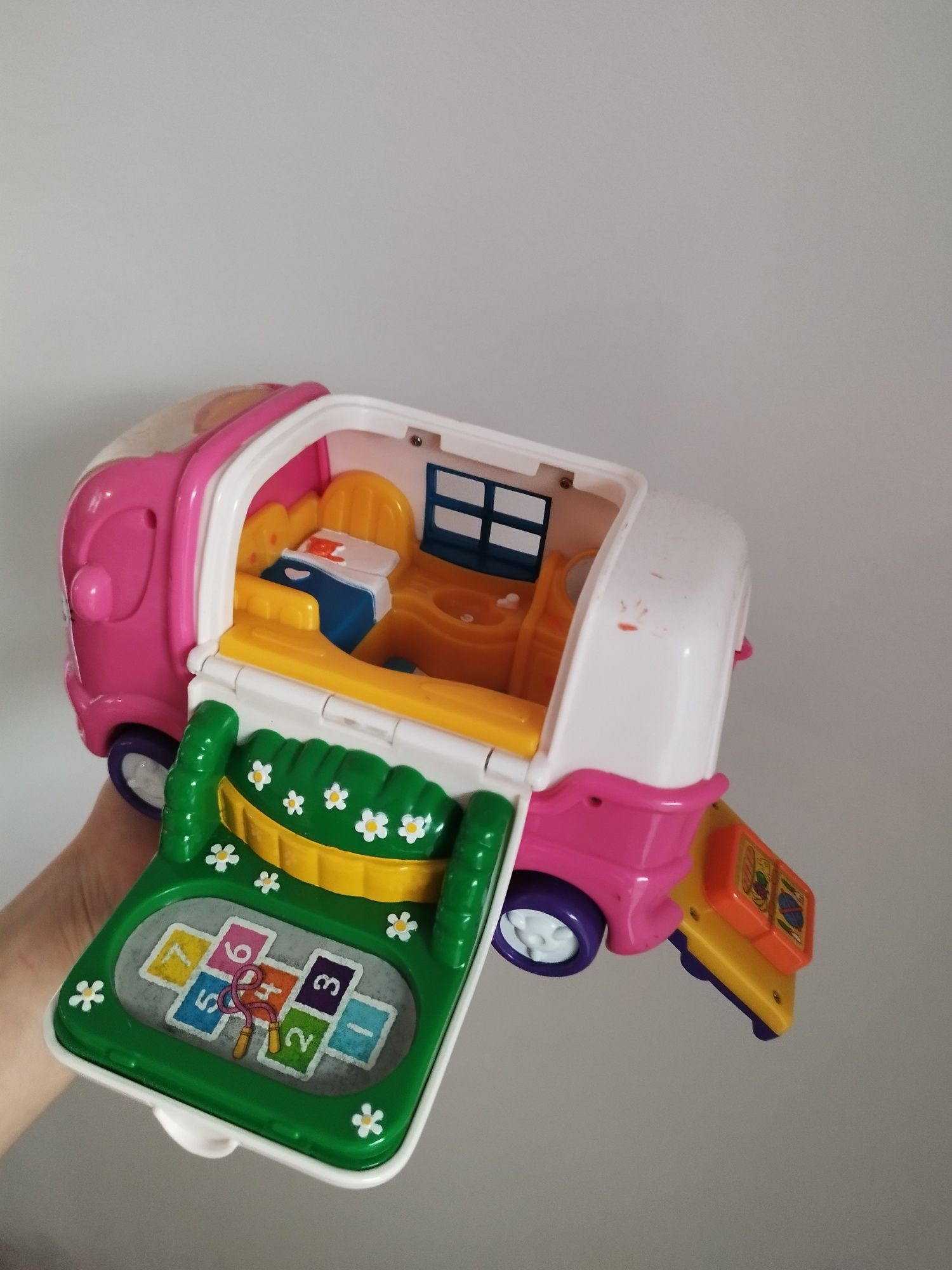 Domek kamper dla lalek