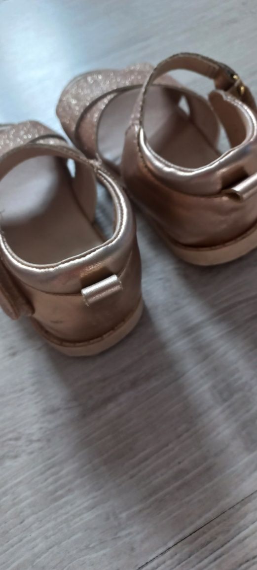 Sandałki dziecięce