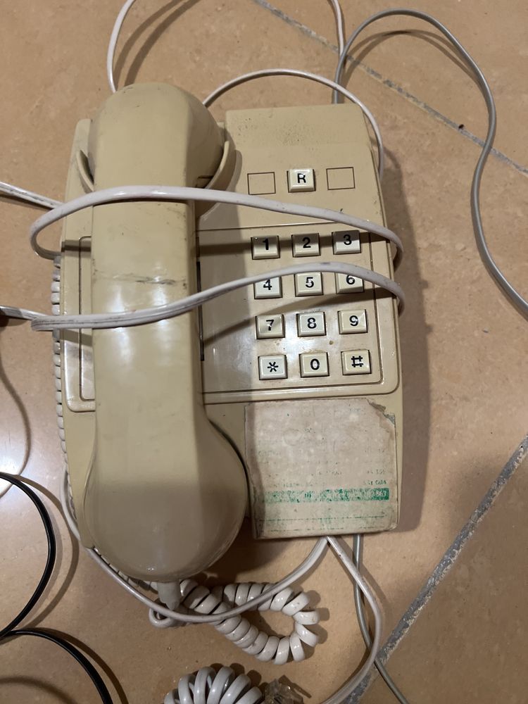 Vendo 12 telefones fixos de mesa