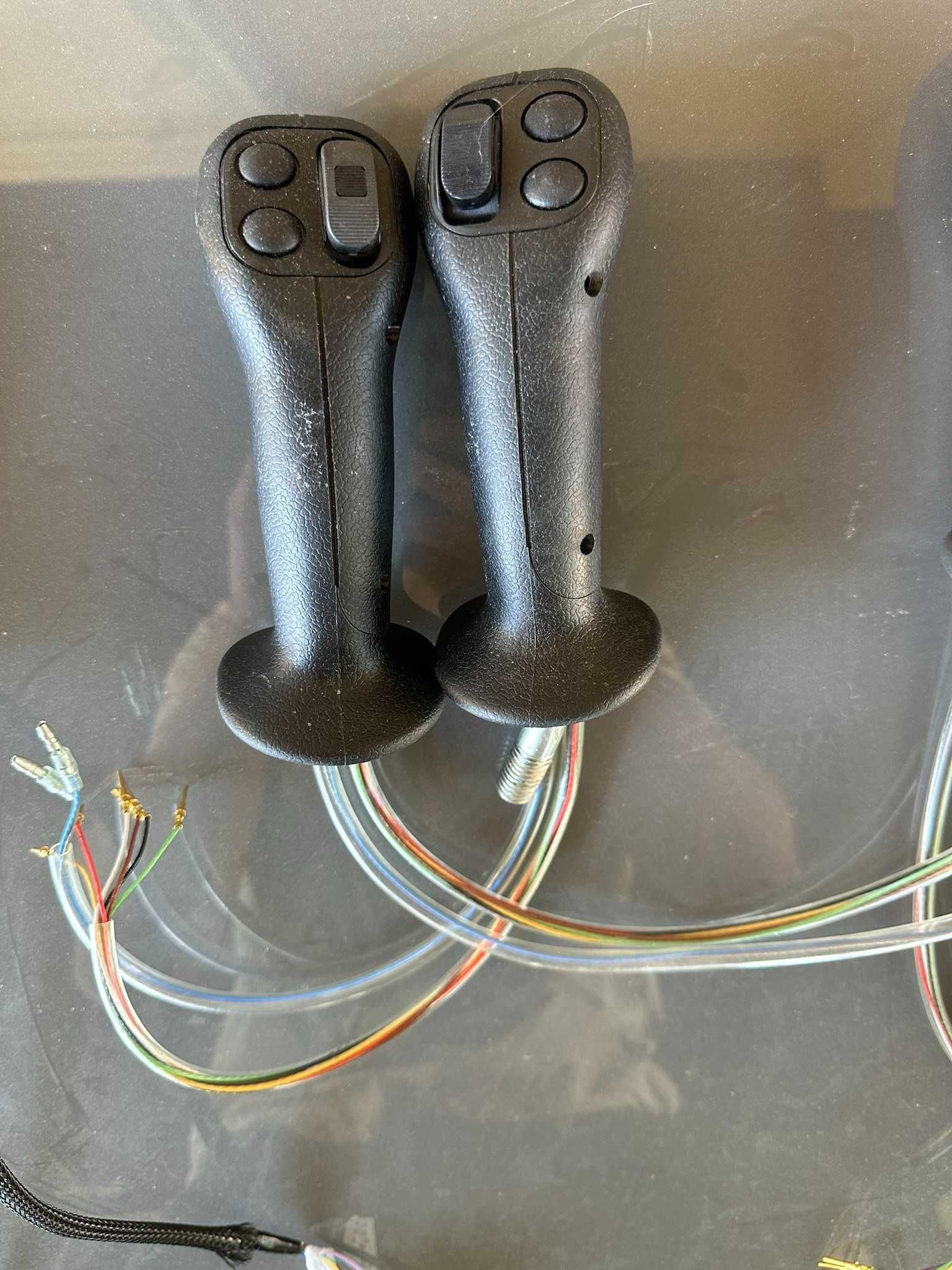 Joystick do koparki ładowarki CAT JCB Volvo Rototilt Engcon