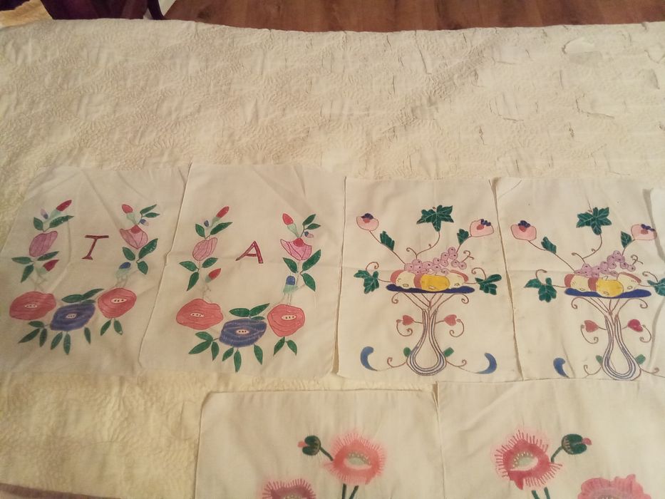 Продам старинные вышитые салфетки ручной работы