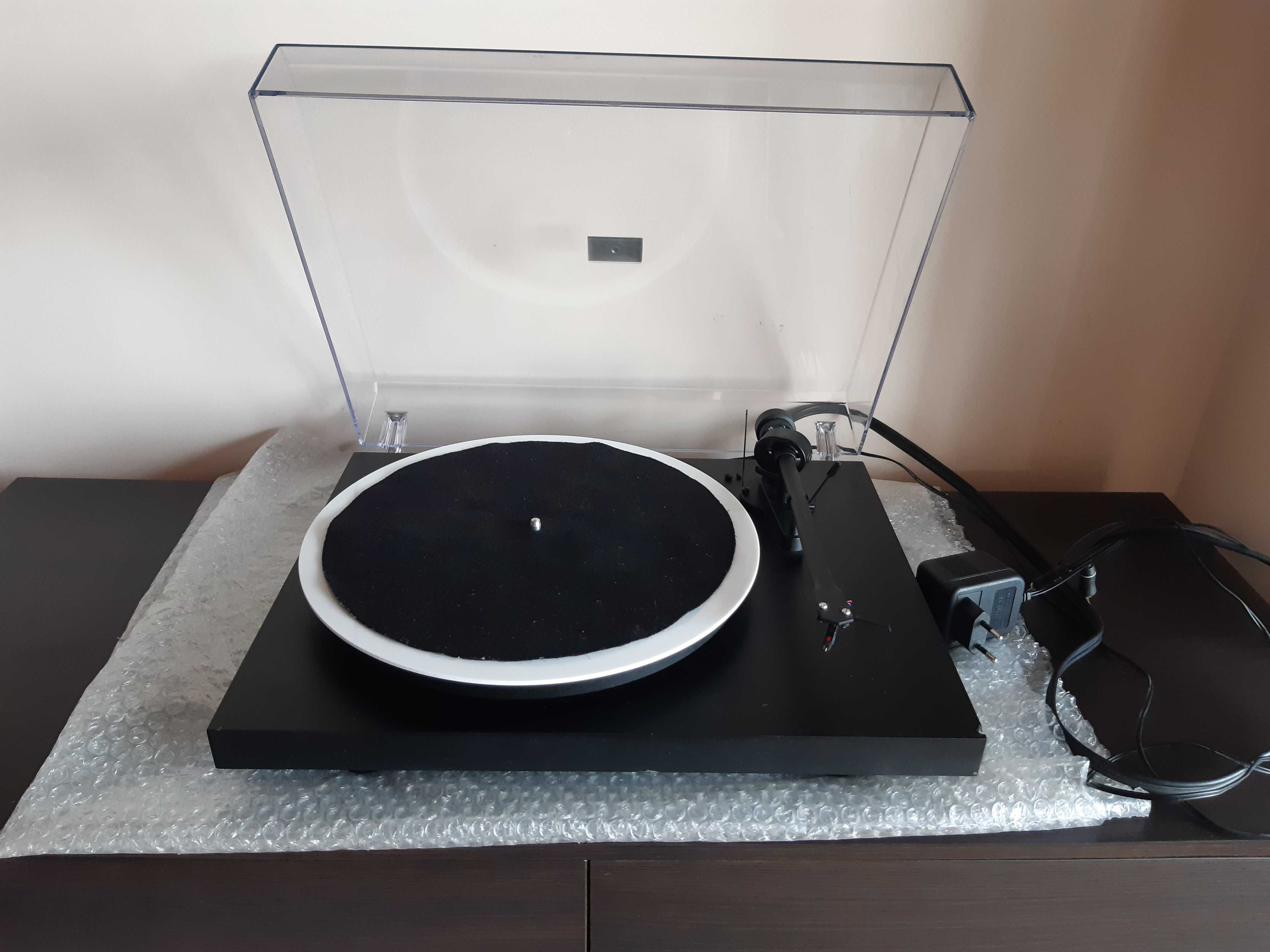 Проигрыватель  Pro-Ject Debut III (Австрия)