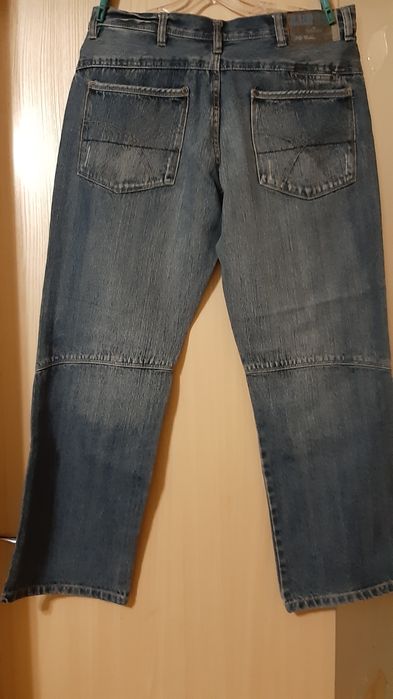 Предлагаю 4 вида джинсов