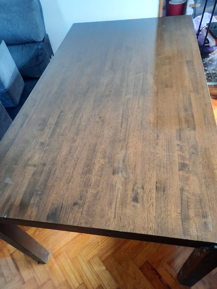Mesa de madeira com vidro
