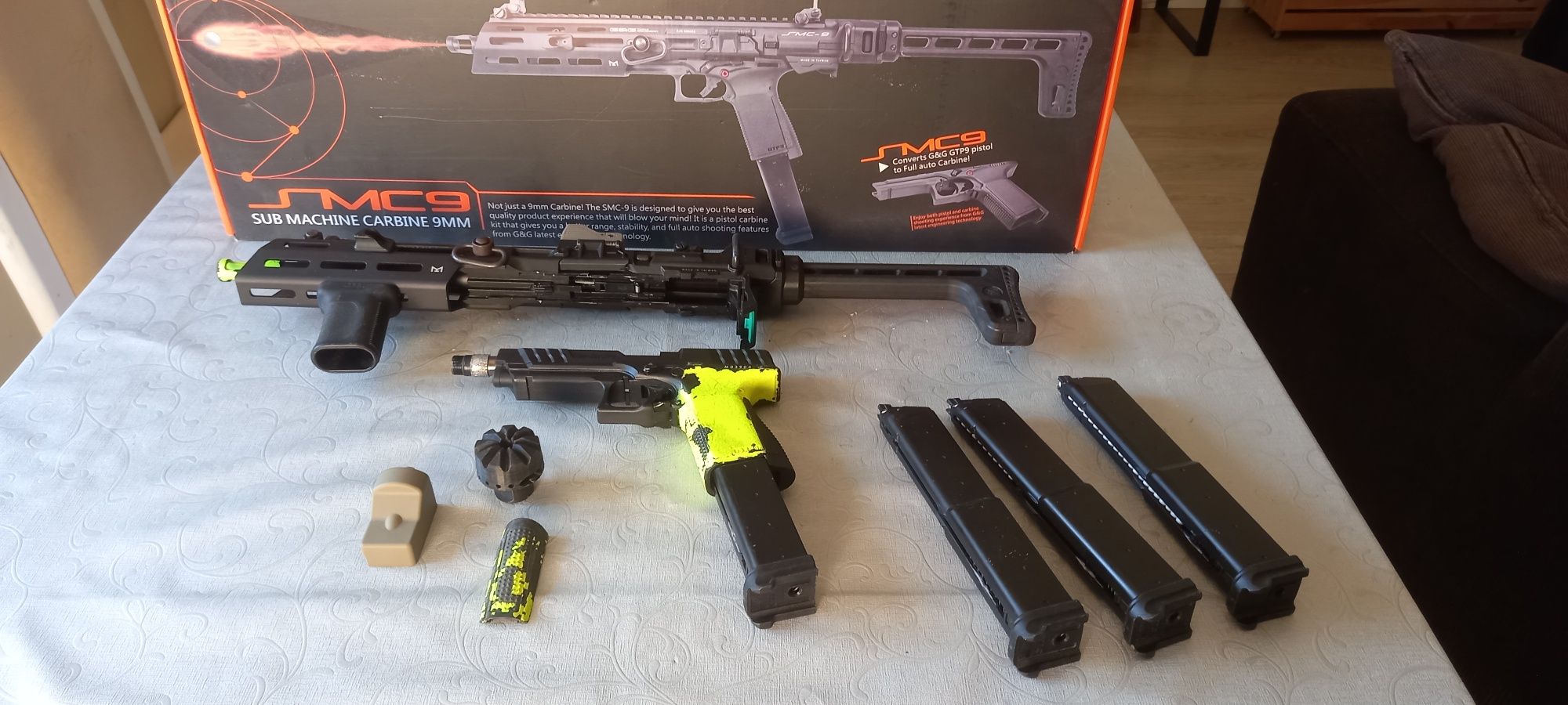 Airsoft g&g smc9 com 4 carregadores