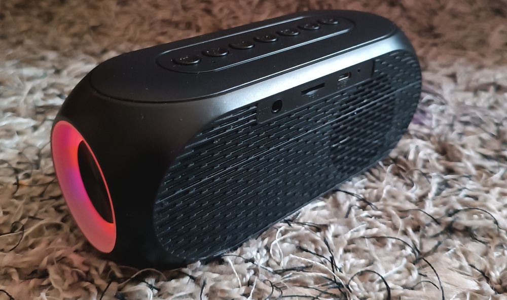 Портативна Bluetooth колонка-будильник з  підсвіткою.