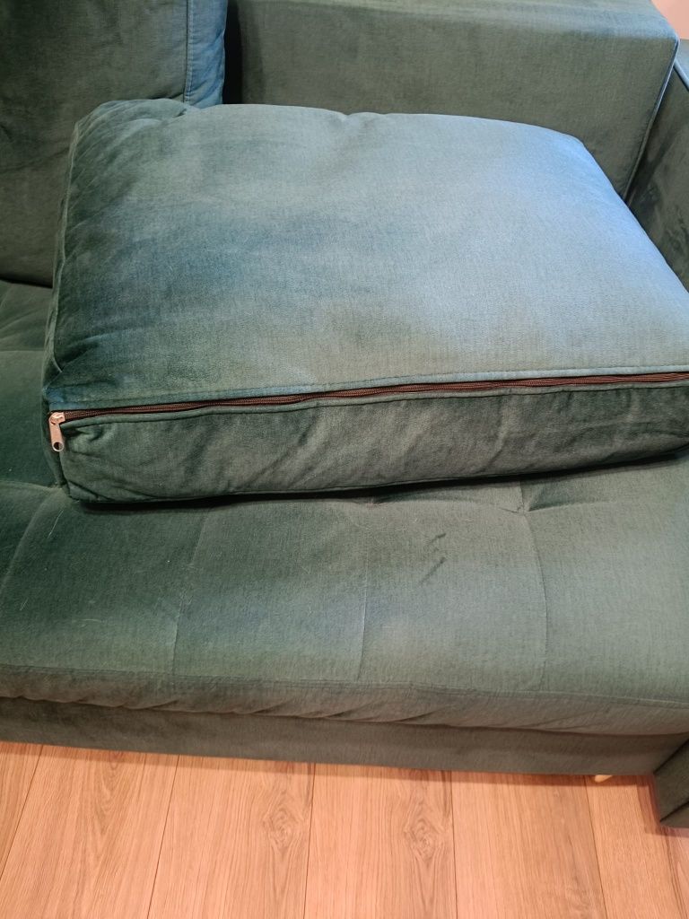 Sofa rozkładana butelkowa zieleń alkantara.