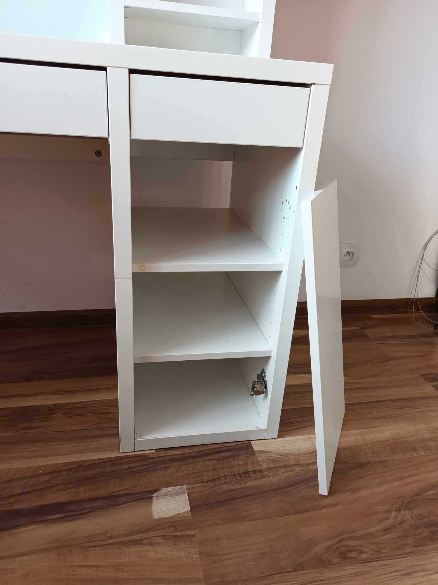 biurko białe z tablicą magnetyczną IKEA - dla nastolatki