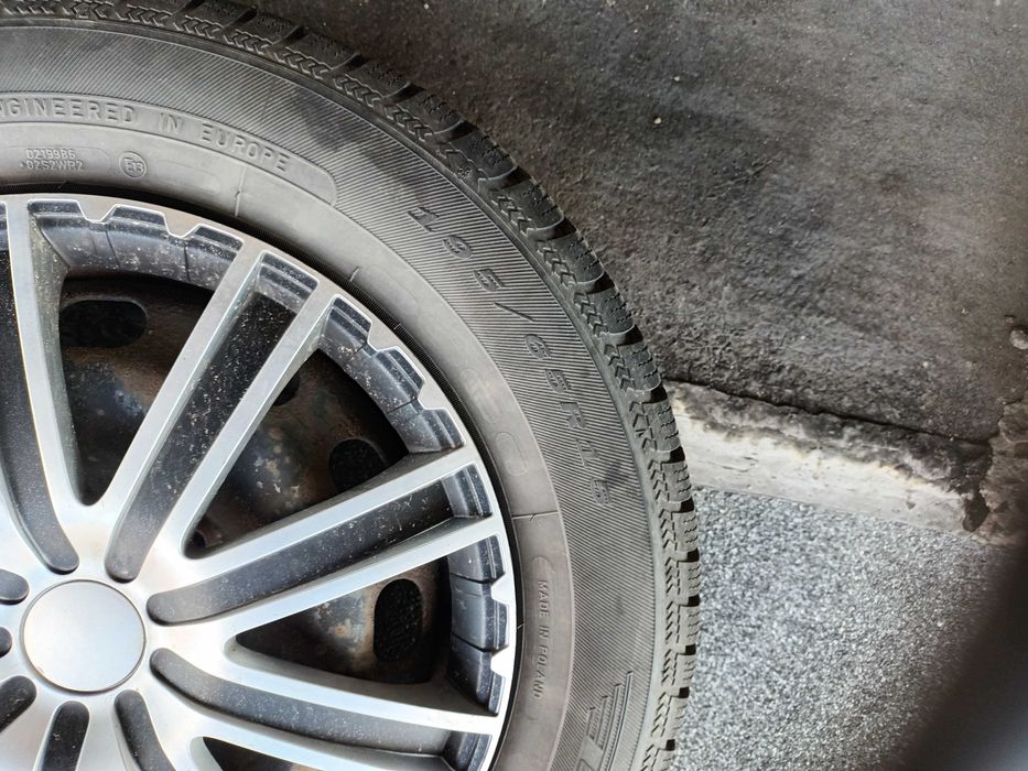 Felgi stalowe z oponami zimowymi ford mk2