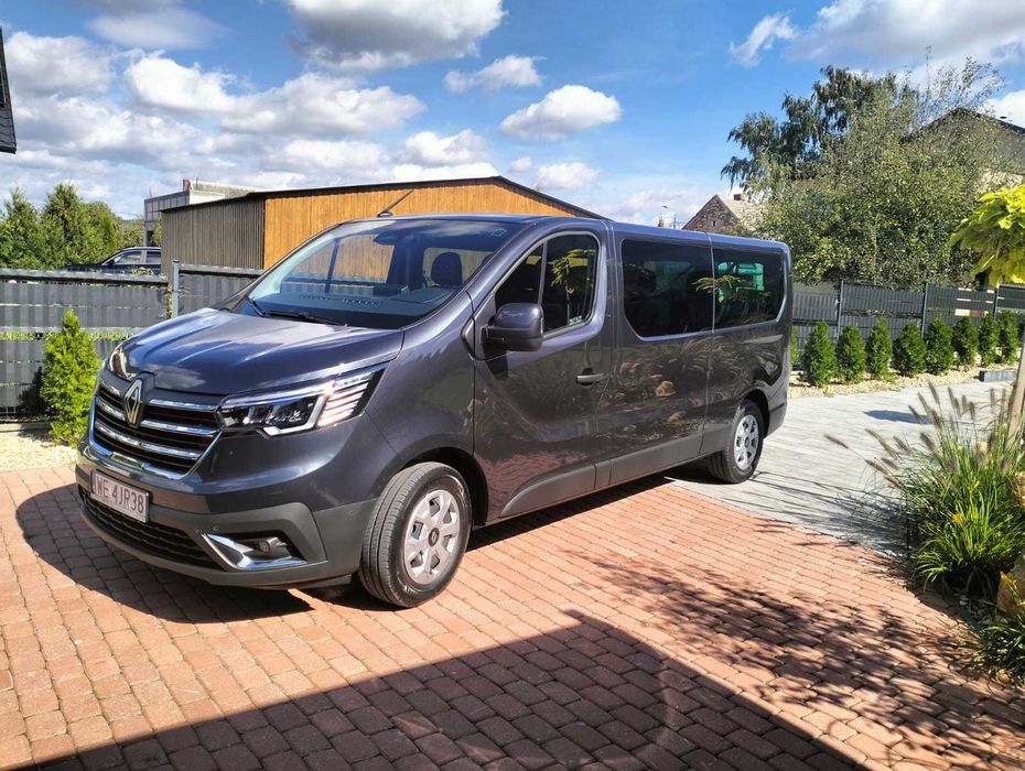 Wynajem Busa Renault Trafic